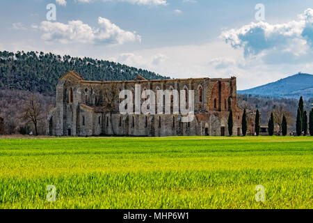 San Galgano chiesa senza soffitto senza tetto in Toscana Italia Foto Stock
