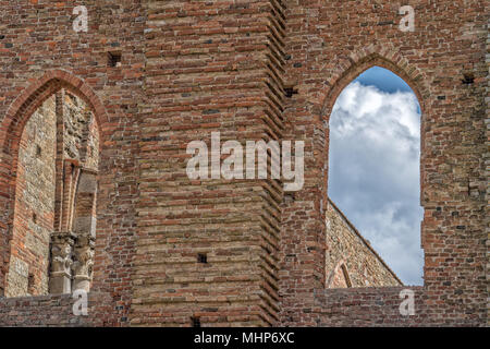 San Galgano chiesa senza soffitto senza tetto in Toscana Italia Foto Stock
