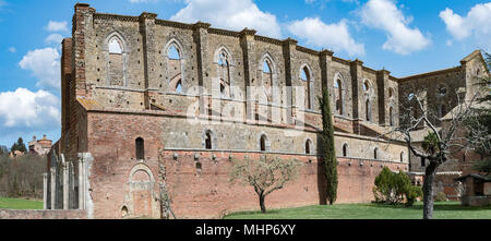 San Galgano chiesa senza soffitto senza tetto in Toscana Italia Foto Stock