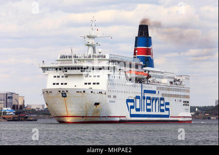 Nynäshamn, Svezia - 15 Luglio 2013: Polferries di trasporto passeggeri e di traghetto per auto M/F Scandinavia per entrare per la porta di Nynäshamn a sud di Stoccolma. Foto Stock