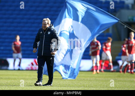 Neil Warnock, il Cardiff city manager cerca su alla fine della partita. EFL Skybet partita in campionato, Cardiff City v Bristol City a Cardiff ci Foto Stock