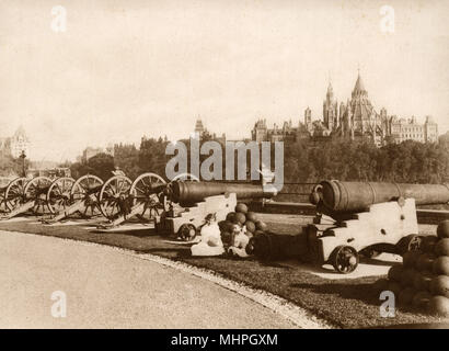 Nepean Point e Parliament Library, Ottawa, Ontario, Canada Foto Stock