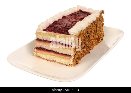 Torta con crema di latte isolato su sfondo bianco Foto Stock