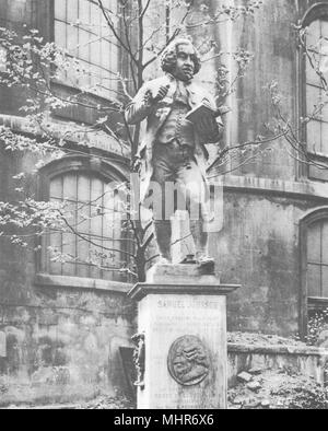 Londra. Il Dottor Samuel Johnson sul suo piedistallo, dove egli può vedere Fleet Street 1926 Foto Stock