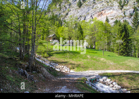 Bella vista sulla vecchia casa in montagna Foto Stock