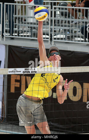 Manila, Filippine. Il 3 maggio, 2018. Milano Sievers dei picchi di Germania durante gli uomini di qualifiche del round 1 match contro Mitchell Wakefield e Justin Schumann di Australia al FIVB Beach Volleyball World Tour a Manila nelle Filippine, il 3 maggio 2018. Max-Jonas Karpa e Milano Sievers ha vinto 2-0. Credito: Rouelle Umali/Xinhua/Alamy Live News Foto Stock