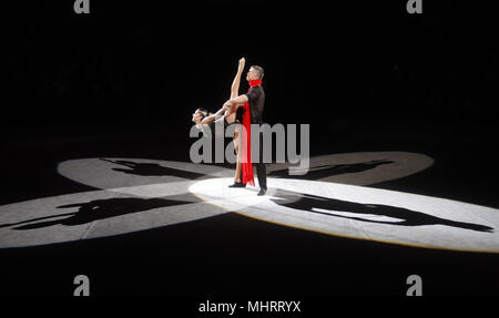 Kiev, Ucraina. Il 3 maggio, 2018. Artisti circensi eseguire durante la presentazione della nuova mostra ''l'Affreschi di Kiev'' all'Ucraina Circo nazionale di Kiev, in Ucraina, il 3 maggio 2018. Kiev il Circus è uno dei più antichi in Ucraina. Lo spettacolo andrà in scena a partire dal 03 maggio fino al 01 luglio. Credito: Serg Glovny/ZUMA filo/Alamy Live News Foto Stock