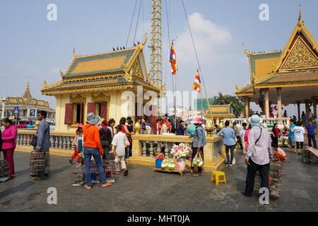 Preah Ang Dorngkeu Santuario, Riverside percorso lungo il Preah Sisowath Quay, Phnom Penh city, Cambogia Foto Stock