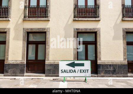 Città del Messico, messicano, ispanico, centro storico, centro storico, Palazzo Presidenziale Nazionale Palacio Nacional, uscita, bilingue spagnolo inglese Foto Stock