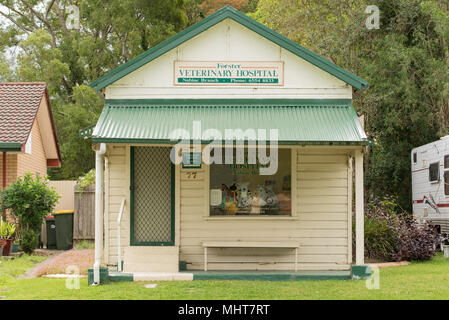 Il veterinario alloggiato in un piccolo e tradizionale cottage di legno nel villaggio rurale di Nabiac sulla mezza costa nord del New South Wales AUSTRALIA Foto Stock