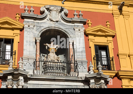 MALAGA, Andalusia/Spagna - 02 gennaio 2018 : il barocco Palazzo del Vescovo progettata da Antonio Ramos nel XVIII secolo nella Plaza de Obispo Malaga in SP Foto Stock