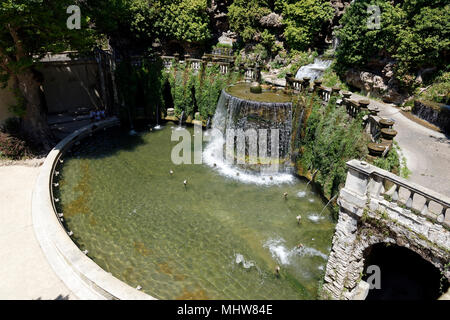 La grandiosa fontana dell'Ovato o ovale fontana progettata da Pirro Ligorio nel XVI secolo, Villa D Este. Tivoli. L'Italia. Dal punto di vista architettonico la FOU Foto Stock