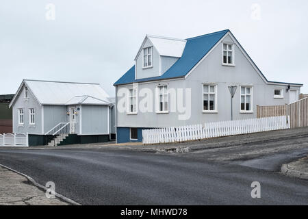 West Islanda - case tipiche nella pittoresca cittadina di Stykkishólmur sulla penisola Snaefellsnes. Foto Stock