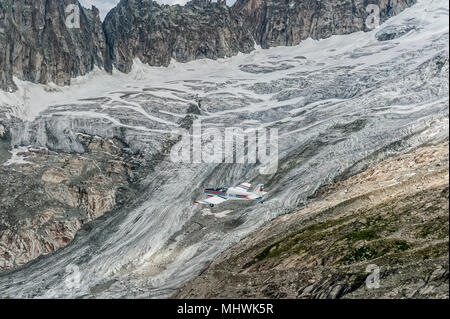Visite turistiche volo in aeroplano sopra il massiccio del Monte Bianco, regione Rhone-Alpes, Francia Foto Stock