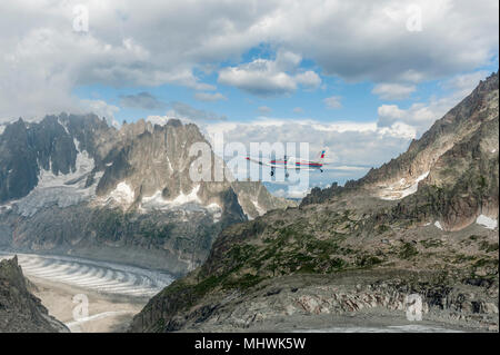 Visite turistiche volo in aeroplano sopra il massiccio del Monte Bianco, regione Rhone-Alpes, Francia Foto Stock