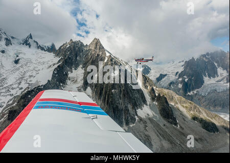 Visite turistiche volo in aeroplano sopra il massiccio del Monte Bianco, regione Rhone-Alpes, Francia Foto Stock