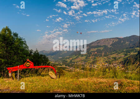 Volo in mongolfiera. Megève valley nr "Flocons de Sel" hotel & restaurant. Alta Savoia. Regione Rhône-Alpes. Francia Foto Stock