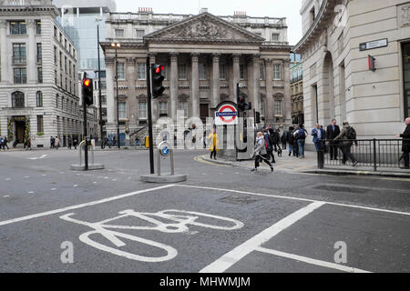 Mansion House, Stazione della metropolitana di Bank segno street vista dall'angolo di Princes Street, & Threadneedle Street nella città di Londra UK KATHY DEWITT Foto Stock