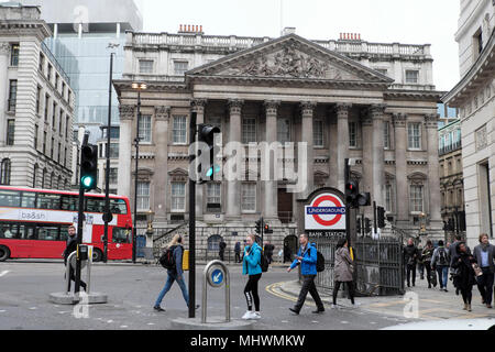 Mansion House, Stazione della metropolitana di Bank segno street vista dall'angolo di Princes Street, & Threadneedle Street nella città di Londra UK KATHY DEWITT Foto Stock