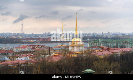 Antenna vista panoramica su Ammiragliato e la fortezza di Pietro e Paolo, San Pietroburgo, Russia Foto Stock