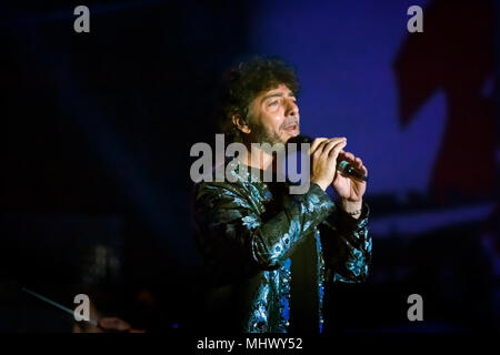 Roma, Italia - 01 Maggio 2018: Max Gazzè esegue sul palco del concerto del primo di Maggio a Piazza San Giovanni. Il cantante italiano è tra i th Foto Stock