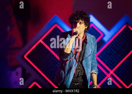 Roma, Italia - 01 Maggio 2018: Ermal Meta esegue sul palco del concerto del primo di Maggio a Piazza San Giovanni. Il cantante albanese, che beca Foto Stock