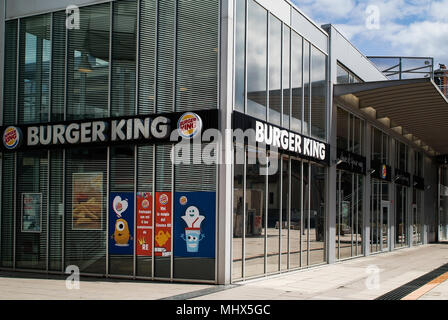 Burger King di piazza Alberti. Firenze Italia. Vista esterna del negozio principale. Giorno nuvoloso. Foto Stock