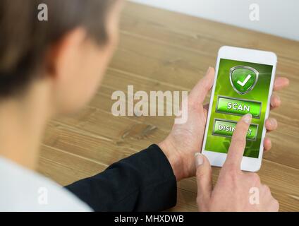 Pulsante di scansione e di protezione dello schermo di protezione con la corretta tick sul telefono Foto Stock