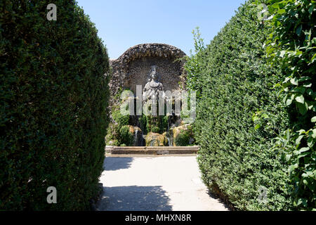 Vista della Fontana della Madre Natura con una statua di Diana di Efeso, la Grande Natura della dea. Villa d'Este. Tivoli. L'Italia. Scolpito da Gillis van de Foto Stock