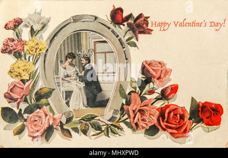 Vintage valentine card del 1915 con amorevole matura in immagine a ferro di cavallo con le rose e il testo 'felice il giorno di San Valentino! Foto Stock