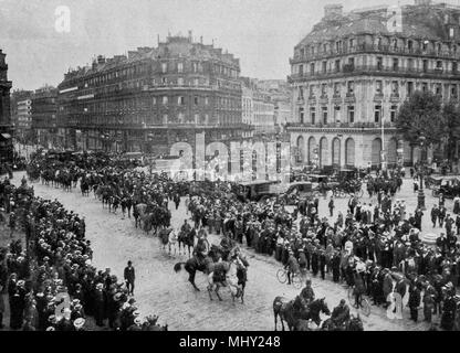 Cavalli convoglio attraversando la Place de l' Opera, Parigi, prima Guerra Mondiale, Francia Foto Stock