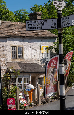 Malham Craven North Yorkshire, Inghilterra Foto Stock