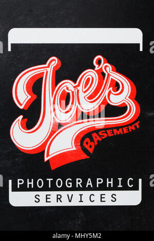 Un vecchio busta negativo dalla ormai defunta Joe's Basement servizi fotografici Servizi business su Wardour Street Soho di Londra che chiuse nel 2003. Joe's B Foto Stock