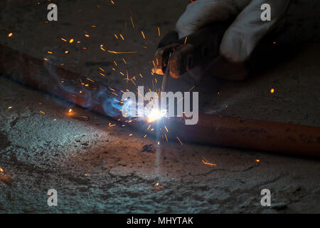 Scintille di saldatura elettrica Foto Stock