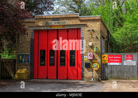 Parte del tempo la stazione dei vigili del fuoco nel grazioso e desiderabile villaggio di molto hadham high street hertfordshire,Herts, Inghilterra.uk,GB Foto Stock