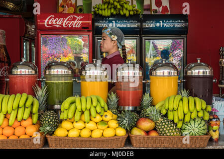 Un succo di frutta chiosco ristoro presso il miracolo di giardini in Dubai, UAE, Medio Oriente. Foto Stock
