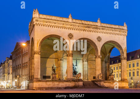 Feldherrnhalle a Odeonsplatz a Monaco di Baviera - Baviera, Germania Foto Stock