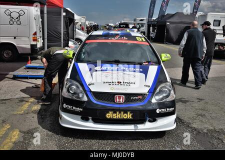 Il 28 aprile 2018, Anglesey / circuito Môn Trac,UK.Bosch Cox Parti Motore Civic Cup. Il Paddock Foto Stock