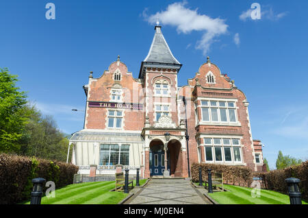 L'Holte pub accanto all'Holte fine a Villa Park, casa di Aston Villa Football Club di Birmingham Foto Stock