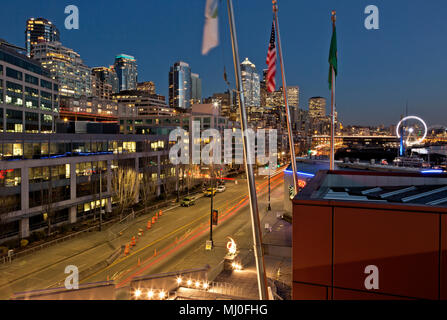 WA15320-00...WASHINGTON - Night at the Seattle Waterfront from Pier 66, including the Bell Harbor marina, the Great Wheel, 2017. Foto Stock