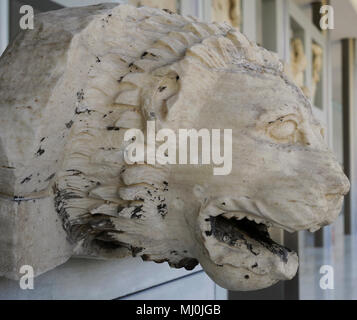 Lion-trombe di testa dell'angolo nord-est del Partenone. Il marmo. V secolo A.C. Acropoli di Atene. La Grecia. Foto Stock
