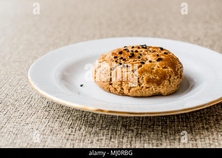 Dolci fatti in casa (pogaca) con nero semi di cummin. madri concetto alimentare. Foto Stock