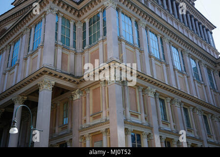 Torino Piemonte, Italia: visite turistiche intorno alla città guardando i suoi monumenti storici, in una giornata di sole Foto Stock