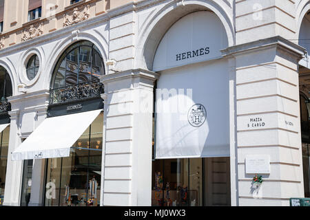 Torino Piemonte, Italia: visite turistiche intorno alla città guardando i suoi monumenti storici, in una giornata di sole Foto Stock
