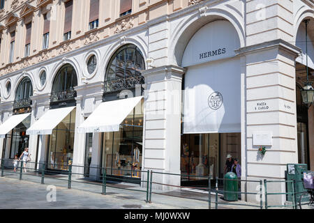 Torino Piemonte, Italia: visite turistiche intorno alla città guardando i suoi monumenti storici, in una giornata di sole Foto Stock