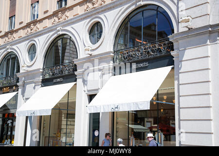 Torino Piemonte, Italia: visite turistiche intorno alla città guardando i suoi monumenti storici, in una giornata di sole Foto Stock