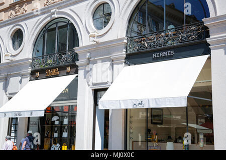 Torino Piemonte, Italia: visite turistiche intorno alla città guardando i suoi monumenti storici, in una giornata di sole Foto Stock