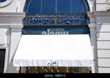 Torino Piemonte, Italia: visite turistiche intorno alla città guardando i suoi monumenti storici, in una giornata di sole Foto Stock