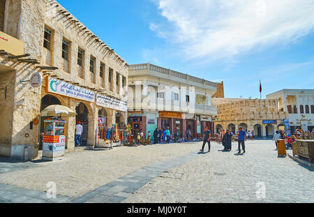 DOHA, Qatar - 13 febbraio 2018: il quartiere del Mercato Vecchio - Souq Waqif è pieno di edifici storici, autentico mansions, caravanserai locande, Foto Stock