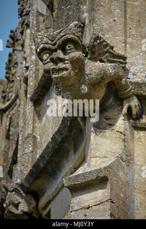 Gargoyle sulla parte esterna di Winchcombe Chiesa, Gloucestershire Foto Stock